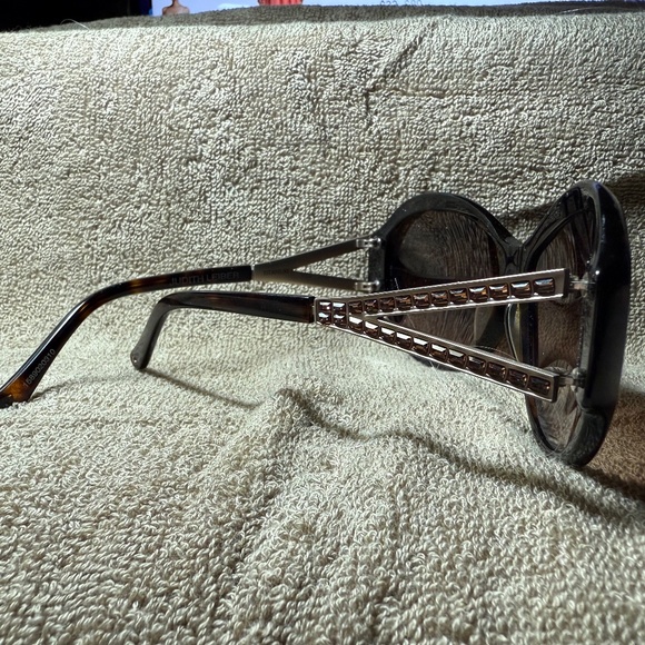 NWT-Judith Leiber Polished Topaz Tortoise Sunglasses with Topaz Crystals main image 9